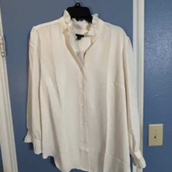 Ann Taylor cream blouse - Picture 2 of 8